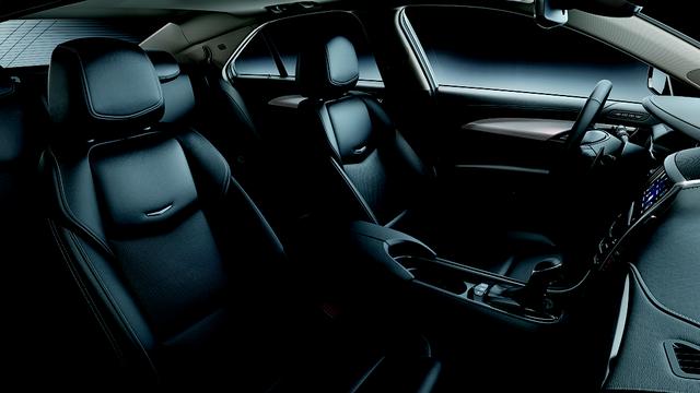 画像: ATSセダン シルバームーンライトエディションもインテリアカラーはジェットブラック。そしてブラッシュドアルミナトリム、電動スライディングルーフ(サンシェード付)、ETC2.0車載器を備える。