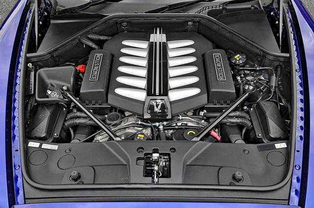 画像: BMW製の6.6L V12DOHCツインターボは632ps/800Nm! だが、そのサウンドはきわめてジェントル。