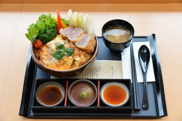 画像: 「フードコートなのに1480円!?」と驚くなかれ。地元那須が誇る自慢の食材をふんだんに使い、その価値は十分にある。