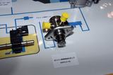 画像: ススが出やすい直噴の弱点をカバーする350気圧のガソリン直噴エンジン用昇圧ポンプ。