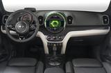 画像: トランスミッションはティプトロニック付き6速ATを採用する。
