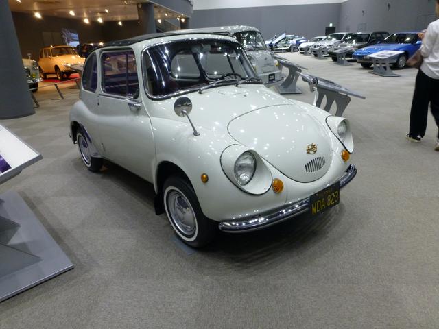 画像: スバル360(1958〜)。軽自動車のパイオニア。「てんとう虫」の愛称で知られる。
