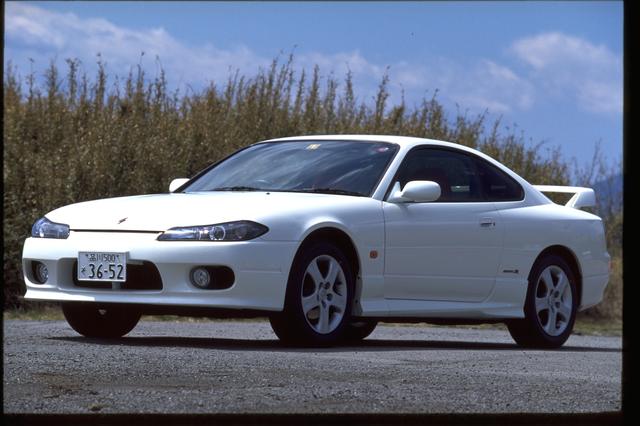 画像: 最上級の「spec.R エアロ」。デビュー当時の価格はMT車=256万円、AT車=260.7万円。