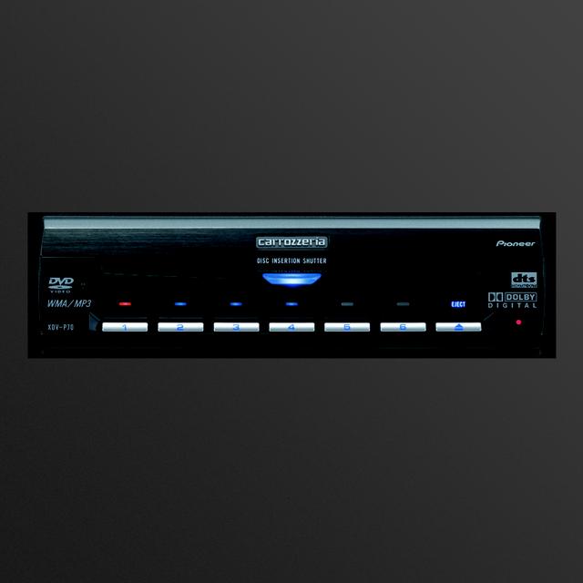 画像: 後席専用のDVDマルチプレーヤー。DVDビデオだけでなく、CDなどの再生も可能となっている。後席専用デジタルTVチューナーチューナーも装備。