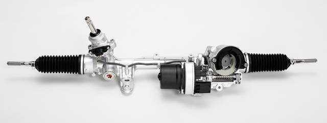 画像: 第 2 世代の『DPA-EPS®』システム(上の写真)は、最新技術を投入し 2020 年以降に上市される計画だ。高応答性とリニアリティの高さを極めながら、業界最軽量をターゲットとして開発が進められているという。左は現在すでに量産されている、第1世代だ。日本市場でも販売される北米仕様のホンダ シビックも採用している。