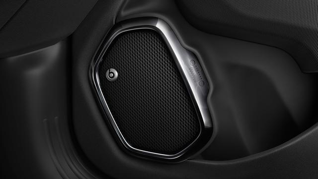 画像: 専用チューニングされた、高音質スピーカー「Beats Audio」を装備する。