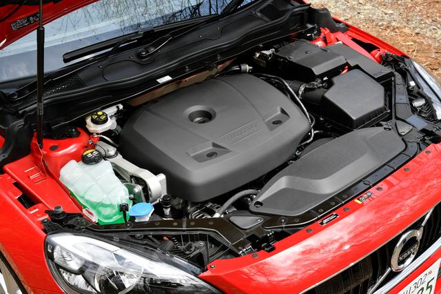 画像: エンジン型式はT3と共通のB4154Tで、1.5Lの直4ターボ。122ps/220Nmというスペックは必要十分に感じる。