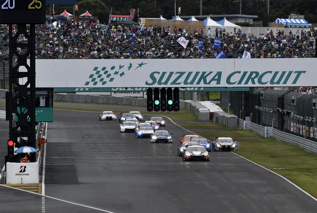 画像: 2016年鈴鹿1000kmレースのスタートシーン、NSXがトップ!