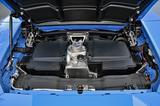 画像: 5.2LのV10エンジン本体は、ほとんど見えない。ミッションは7速DCTで、車名のとおり後輪のみを駆動する。