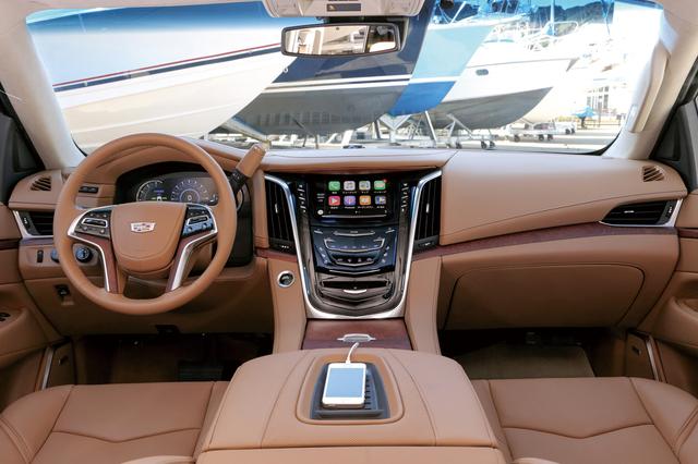 画像: Apple CarPlay機能に対応。電話など多彩な機能が操作できる。