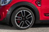画像: 225/50R18が標準だが、試乗車はオプションのピレリPゼロ 225/45R19を装着。