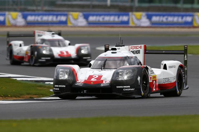 画像: 2017年シーズンで英シルーバーストーンを走るポルシェ919ハイブリッド。