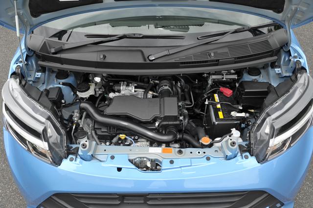 画像: 試乗車のエンジンは1L直3DOHCの1KR-FE型。これ以外にも1L直3DOHCターボの1KR-VET型も設定している。