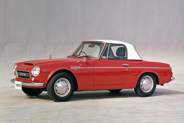 画像: 2代目 フェアレディのトップモデル、SR311型「フェアレディ2000」は1967年にデビュー。