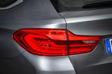 画像: テールランプは車幅を広く見せる横長デザインになっている。