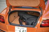 画像: トランクルーム容量は358L。ゴルフのキャディバッグを搭載するとこうなる。「撮影協力: TUMI(TUMI.co.jp/) 」