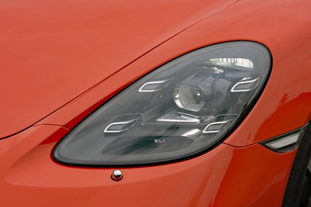 画像: 4灯のデイタイムランニングライトを備えた、新デザインのLEDヘッドライトはオプション。
