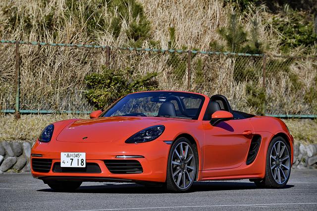 画像: 撮影車は718ボクスターS。60年代のスポーツカーレースで活躍したミッドシップスポーツ「718」の名を継承した。