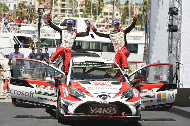 画像: 2位に入ったヤリ-マティ・ラトバラ(右)/ミーカ・アンティラ組(ヤリスWRC #10号車)