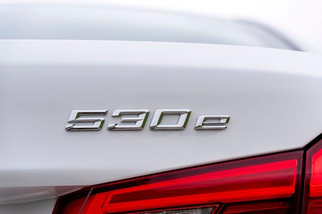 画像: BMWの6番目のiパフォーマンスモデルとして5シリーズに追加された530eはPHEVモデルだ。