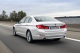 画像: モーターのみで走行する「eドライブ」の「マックスモード」での最高速は140km/h。最大50kmの走行が可能。