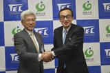 画像: 産学連携を発表する群馬大学副学長の峯岸敬氏(左)と東洋電装副社長の坂井孝敏氏