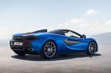 画像: マクラーレン 570S スパイダーのリアスタイルは、ルーフを除けばクーペとかわらない。