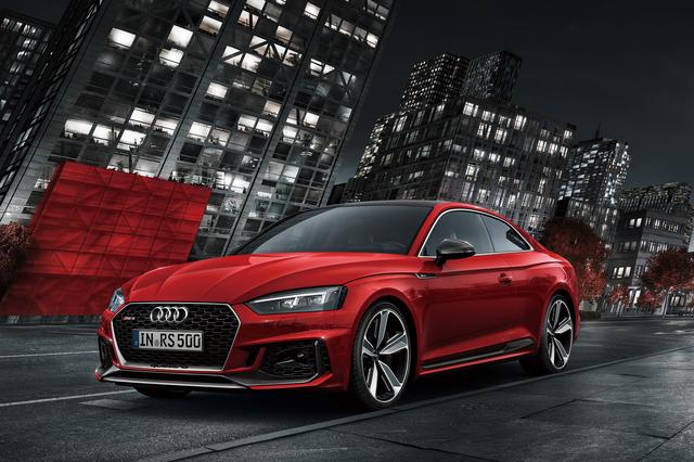 画像: アウディ RS5 クーペ。ブリスターフェンダーで標準モデルより全幅は15mm拡大している。