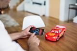 画像: 操作は専用のアプリをインストールしたスマートフォンで行います。