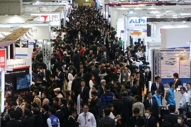 画像: 会場はとにかく人、人、人。凝縮感では東京モーターショーすら凌ぐかも。 www.autonomous-drive.jp