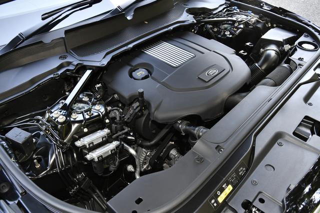 画像: 3L・V6DOHCディーゼルターボ。驚くほど静かで、静粛性は抜群。