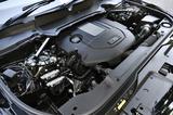 画像: 3L・V6DOHCディーゼルターボ。驚くほど静かで、静粛性は抜群。