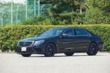 画像: メルセデスAMG S63 ロング。5.5LのV8エンジンを搭載する。