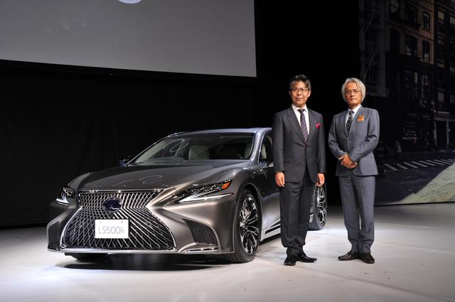 画像: Lexus Internationalの澤良宏プレジデント(右)と、開発の陣頭指揮をとった旭利夫チーフエンジニア(左)