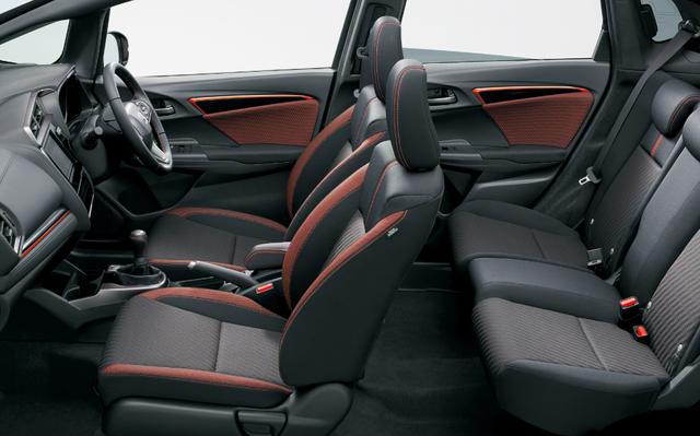 画像: フィット RS Honda SENSING(ブラック×オレンジライン)