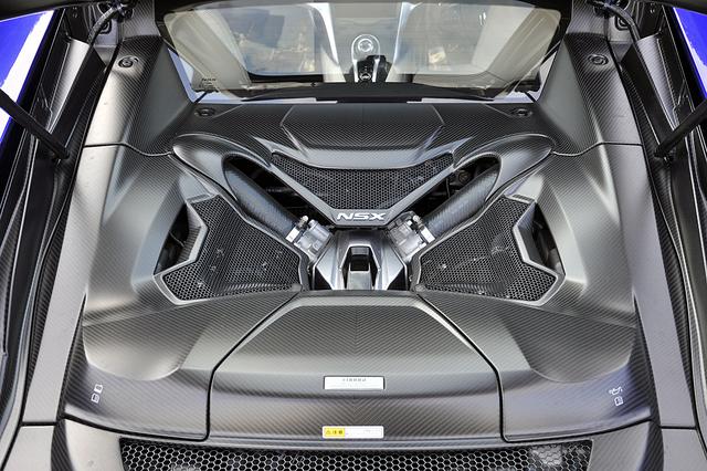 画像: エンジン単体でも507ps/550Nmを発生する3.5LのV6ツインターボ。カーボンのカバーはオプション。