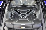 画像: エンジン単体でも507ps/550Nmを発生する3.5LのV6ツインターボ。カーボンのカバーはオプション。