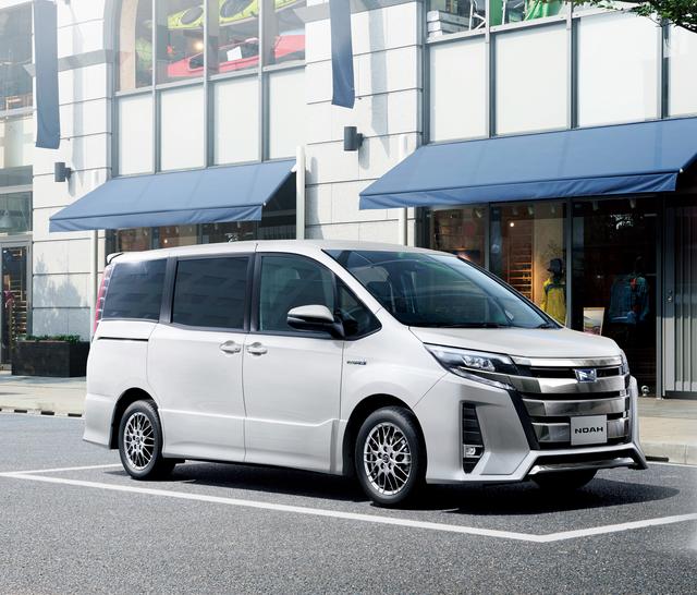 画像: こちらはノアの最上級グレード Si(ハイブリッド車)。ヴォクシーに負けず劣らずの迫力あるフロントマスクに。