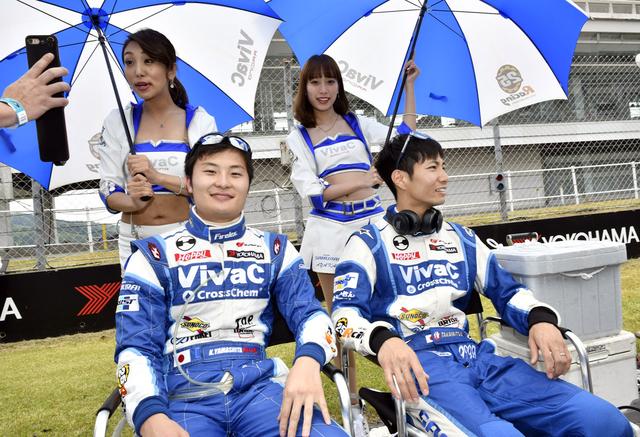 画像: 富士ではGT500クラスにレンタルされた山下健太が本来のチームに戻りリラックス 望愛チャン見てるのはイケナイ画像?