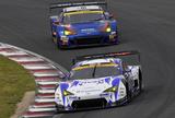 画像: 途中SCランを挟むもトップ2台の接近戦は変わらず続く