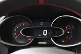 画像: R.S.ドライブを「スポーツ」「レース」にするとメーター内の「RENAULT SPORT」が点灯。