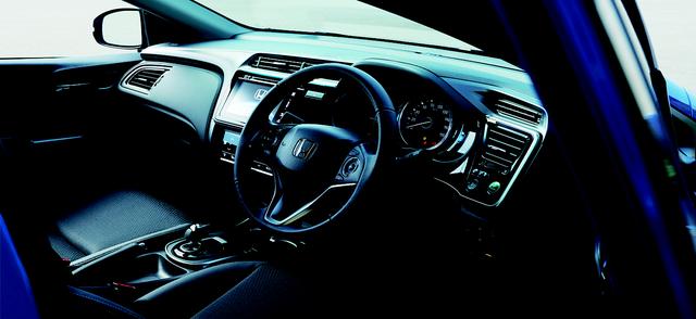 画像: HYBRID EX・Honda SENSING(ブラック/コンビシート)
