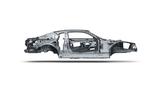 画像: アルミ&コンポジット素材の採用により、ホワイトボディで60.5kg、車両重量で90.7kg以上の軽量化を達成している。またフレーム剛性は28%強化された。