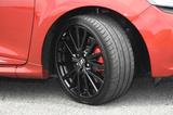 画像: ルーテシアR.S.シャシーカップのタイヤサイズは、205/40R18。試乗車はダンロップのスポーツMAXX RT2を装着。レッドブレーキキャリパーはシャシーカップとトロフィーに標準装備。