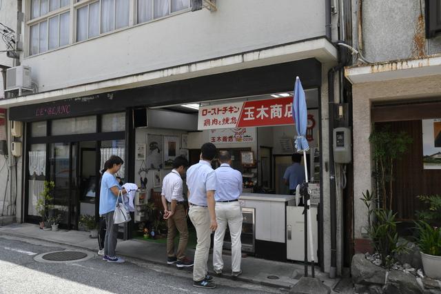 画像: 生口島の玉木商店は、1962年創業のローストチキン専門店。チキンの写真を撮る前に食べてしまいました…m(_ _)m。