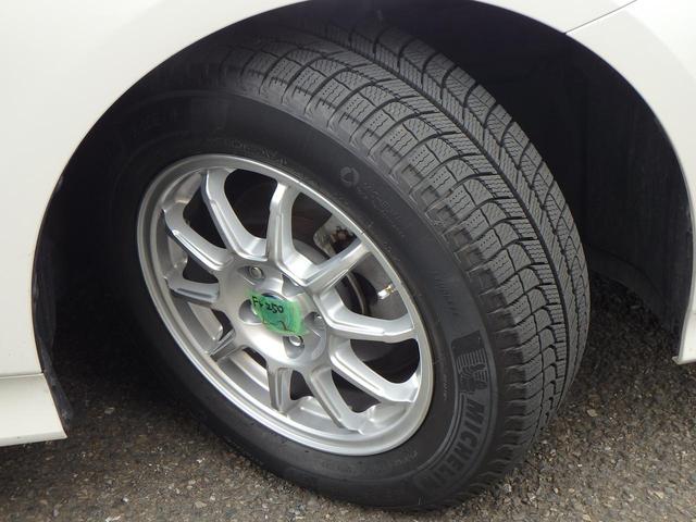 画像: ドライ路面ではまるでサマータイヤのような走り味。スピードレンジはサイズによりT(〜190km/h)、H(〜210km/h)の2種類。