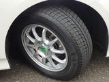 画像: ドライ路面ではまるでサマータイヤのような走り味。スピードレンジはサイズによりT(〜190km/h)、H(〜210km/h)の2種類。