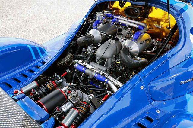 画像: 3.5Lのフォード製V6ツインターボは水冷インタークーラーも備える。手前にプッシュロッド式インボードのリアサス。