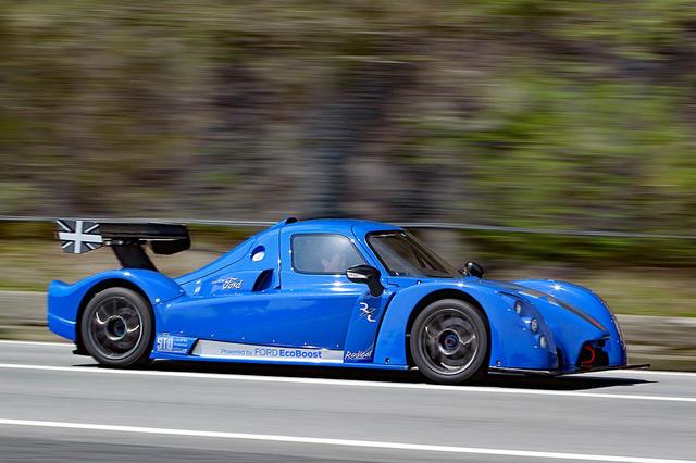画像: 900kgちょっとの車重に460psのパワーだから、そのパフォーマンスをフルに味わうにはサーキットへ行くしかない。