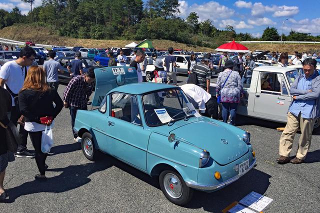 画像: 歴代のマツダ車(主に参加車の車両)展示